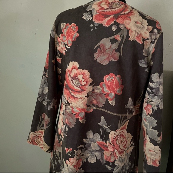 Anthropologie Solitaire Brown Suede Large Floral
Open Front Kimono Jacket - Picture 7 of 13
